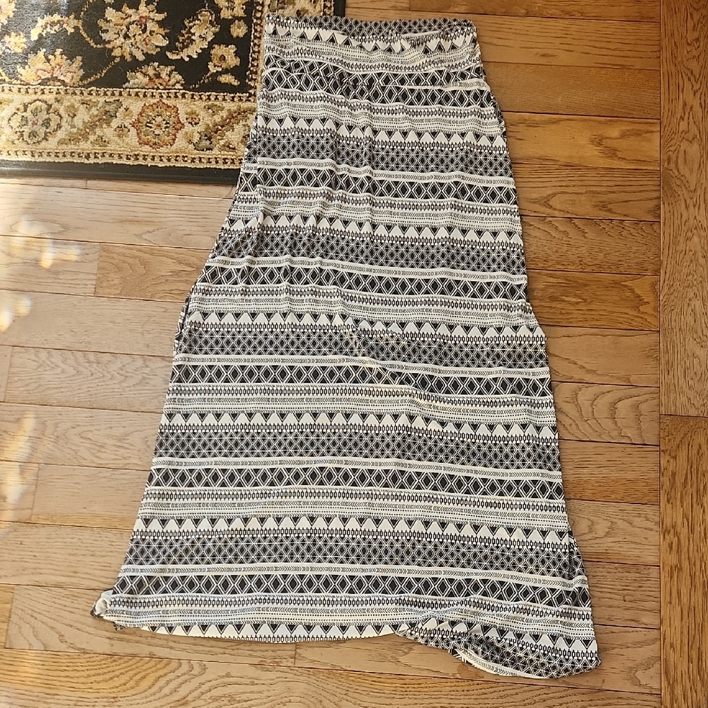 Charlotte Russe Black and White Maxi Skirt